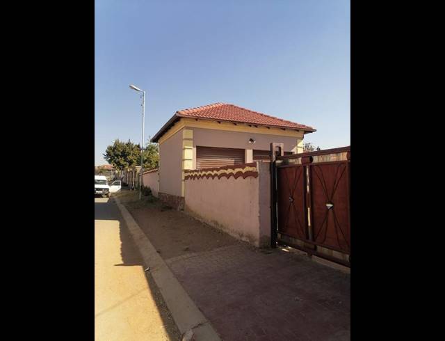 3 BEDROOM HOUSE FOR SALE IN OLIEVENHOUTBOSCH